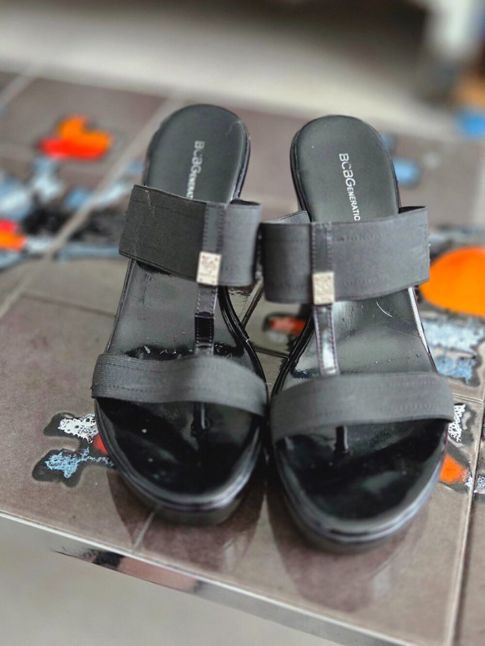 BCBG Patent Leather & Cloth Wedge Sandals – Size 9 – Good Condition